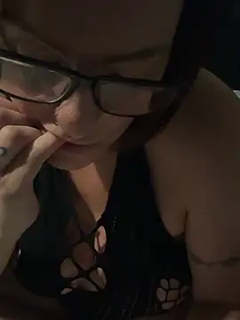inkgirl222 online show from July 1, 2026, 9:04 pm