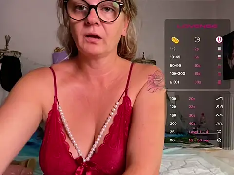 DirtyMarie80 online show from July 17, 2026, 2:58 pm