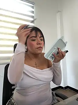 Snapshot of AngieRousse chatting on July 6, 2026, 3:03 pm AngieRousse online show from July 6, 2026, 3:03 pm