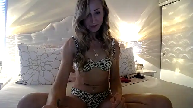 Snapshot of naomi_at_nite chatting on June 24, 2026, 12:20 am naomi at nite online show from June 24, 2026, 12:20 am