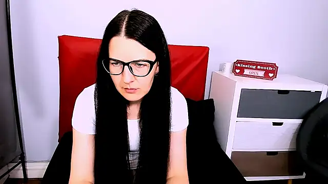 NadiaXlove online show from June 6, 2026, 2:11 pm