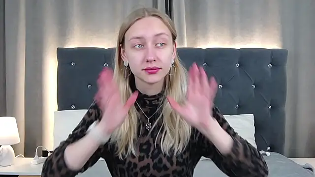 LirienVexx online show from June 19, 2026, 3:34 am