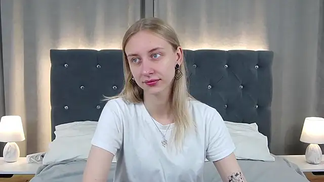 LirienVexx online show from June 24, 2026, 4:11 am