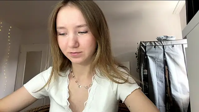 smalllisa online show from July 19, 2026, 4:48 pm