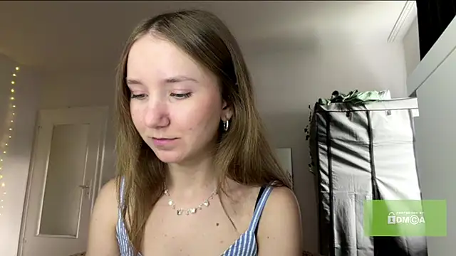 smalllisa online show from July 22, 2026, 5:15 pm