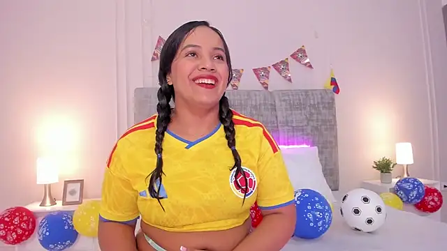 Snapshot of Emma-Velez chatting on June 27, 2026, 12:22 pm Emma-Velez online show from June 27, 2026, 12:22 pm