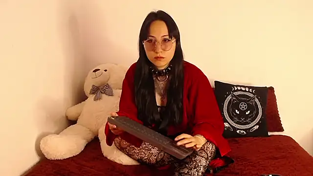 x lilith  online show from June 4, 2026, 9:41 pm