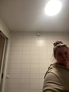 chubbyqueenbb online show from June 6, 2026, 8:14 pm