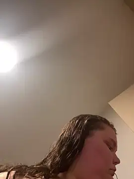 chubbyqueenbb online show from June 17, 2026, 11:20 am