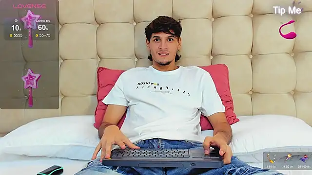 Snapshot of Zack23__ chatting on July 9, 2026, 3:29 am Zack23 online show from July 9, 2026, 3:29 am