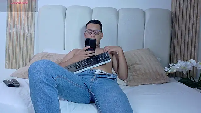 Thiago Stone1 online show from July 11, 2026, 10:21 pm