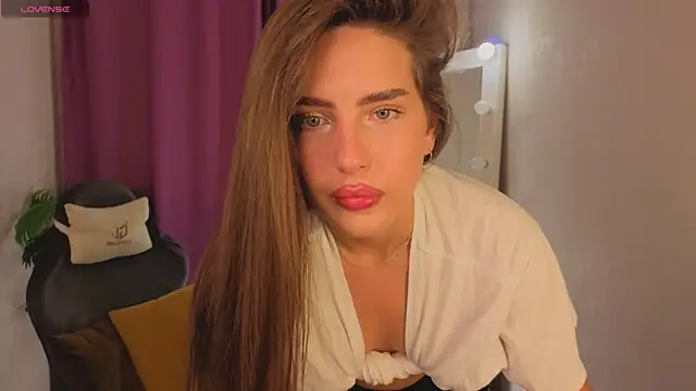 Snapshot of Bella__Kallen chatting on July 7, 2026, 12:35 am Bella Kallen online show from July 7, 2026, 12:35 am