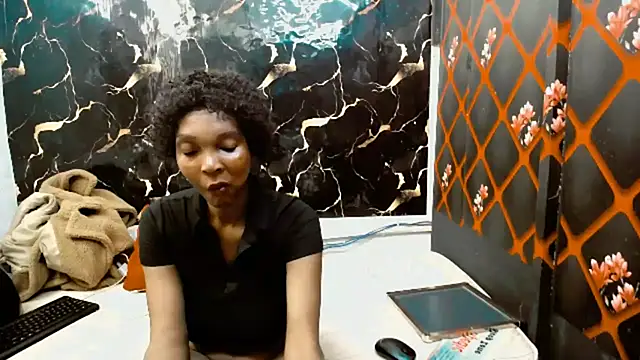 Snapshot of Caramelminxx_ chatting on July 6, 2026, 7:37 am Caramelminxx online show from July 6, 2026, 7:37 am