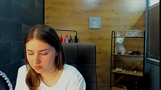 Snapshot of PaulineeJones chatting on June 10, 2026, 1:12 pm PaulineeJones online show from June 10, 2026, 1:12 pm