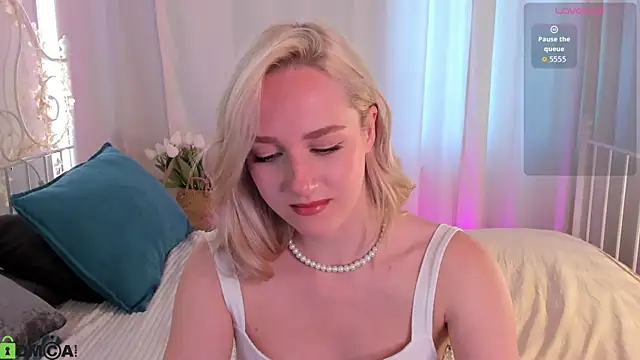 Chloe-Deccer online show from July 10, 2026, 1:27 am