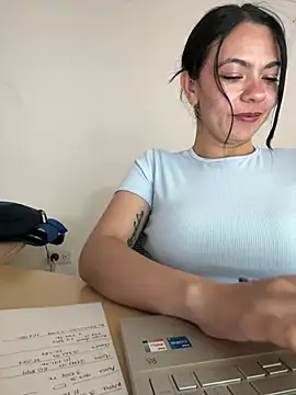 vanellopeFoxx online show from July 17, 2026, 5:21 pm