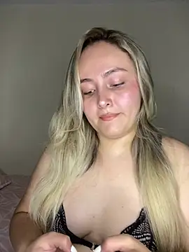 Rositafresitaa online show from June 17, 2026, 2:33 am