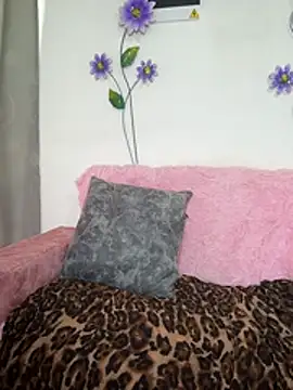 Mia Hony online show from July 13, 2026, 7:35 pm