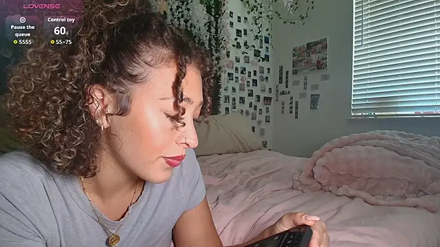 LyraCovee online show from July 11, 2026, 12:22 am