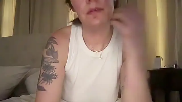 Snapshot of Obscurabrat chatting on July 10, 2026, 2:39 pm Obscurabrat online show from July 10, 2026, 2:39 pm