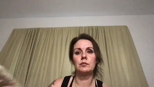 Snapshot of Obscurabrat chatting on July 8, 2026, 11:49 pm Obscurabrat online show from July 8, 2026, 11:49 pm