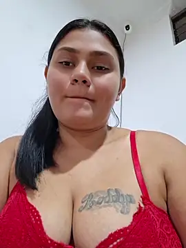Yeraldine169 online show from June 9, 2026, 6:31 pm
