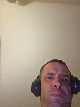 SingingTrunks online show from July 19, 2026, 1:25 am