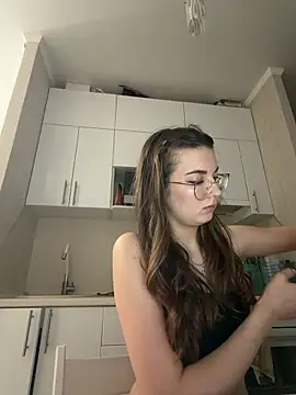 KatyNuar online show from June 12, 2026, 7:33 pm