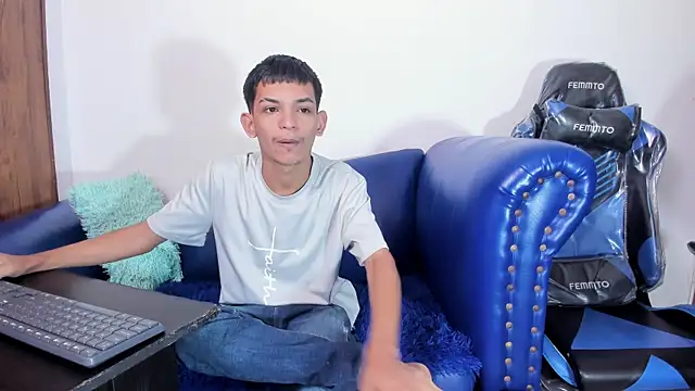 littlecum18 online show from July 21, 2026, 12:39 pm