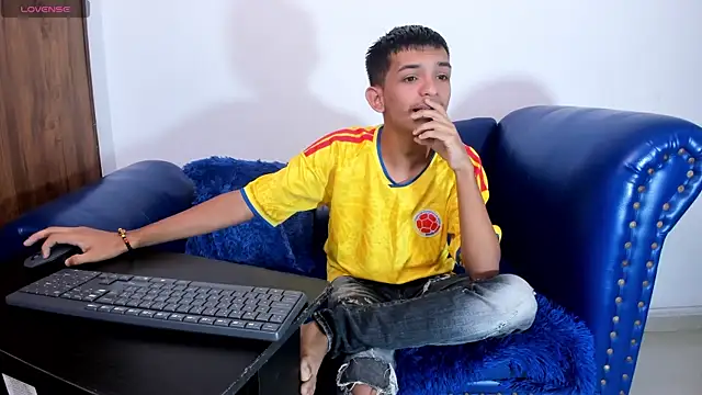 littlecum18 online show from July 3, 2026, 12:22 pm