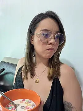 Emma Jonas online show from June 26, 2026, 6:58 pm