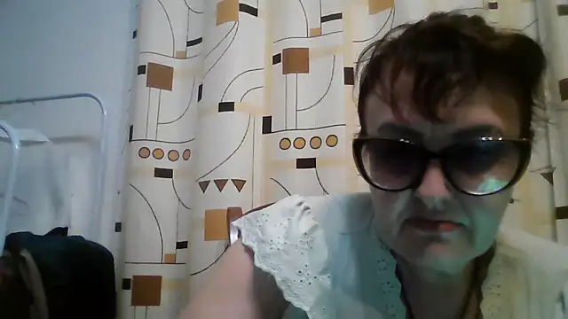 ErikaXShine online show from June 12, 2026, 6:27 pm
