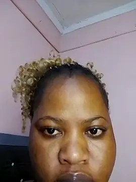 Snapshot of Yvone254 chatting on July 28, 2026, 9:25 pm Yvone254 online show from July 28, 2026, 9:25 pm