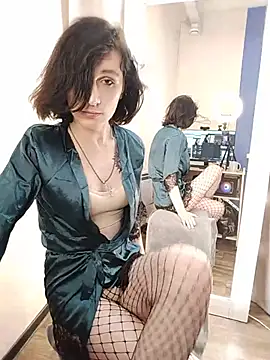 MickeQuinee online show from July 10, 2026, 8:25 am