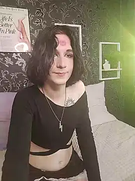 MickeQuinee online show from June 21, 2026, 10:10 am