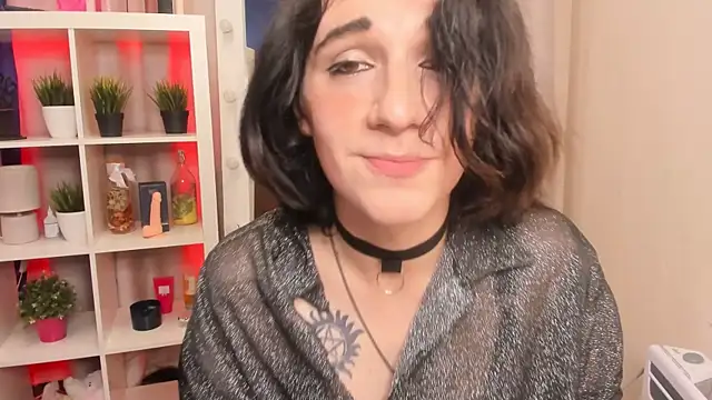 MickeQuinee online show from July 1, 2026, 7:20 am