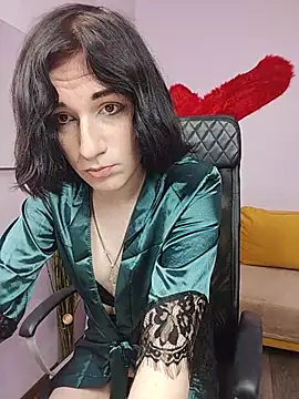 MickeQuinee online show from June 25, 2026, 11:26 am