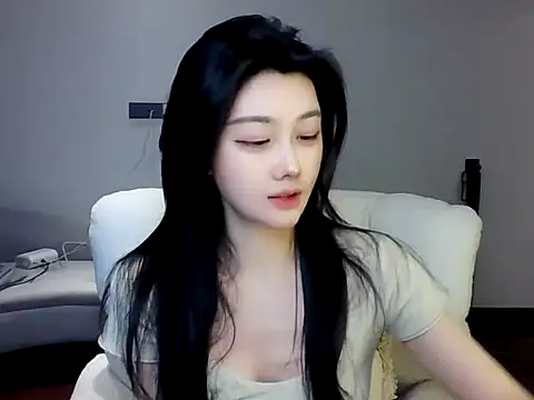 SylvieMaya online show from June 10, 2026, 4:52 pm