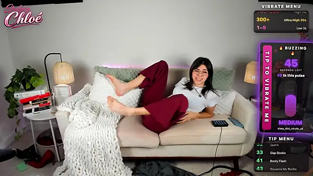 itschloelaurent online show from July 26, 2026, 7:10 pm