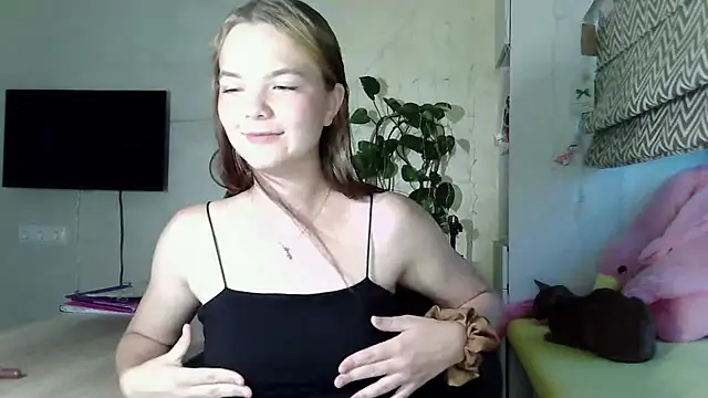 AvrilGillig online show from July 26, 2026, 4:14 pm
