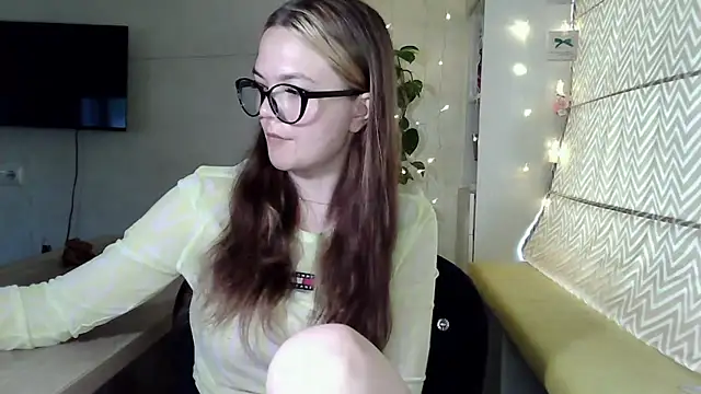 AvrilGillig online show from June 24, 2026, 1:32 pm