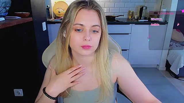 Snapshot of blonde_kellyy chatting on June 19, 2026, 3:45 am blonde kellyy online show from June 19, 2026, 3:45 am