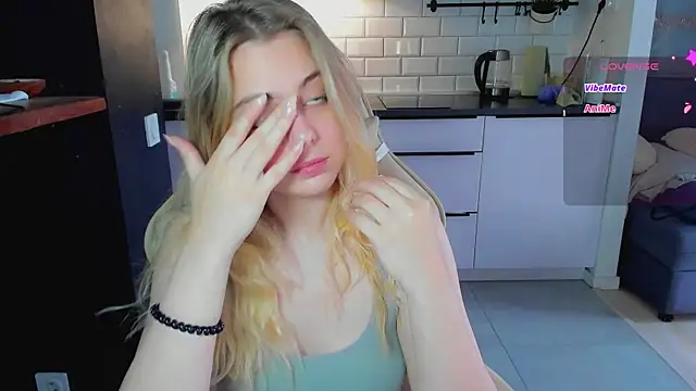 Snapshot of blonde_kellyy chatting on July 24, 2026, 3:35 am blonde kellyy online show from July 24, 2026, 3:35 am