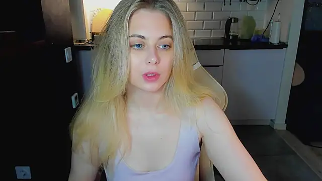 Snapshot of blonde_kellyy chatting on July 14, 2026, 2:00 am blonde kellyy online show from July 14, 2026, 2:00 am