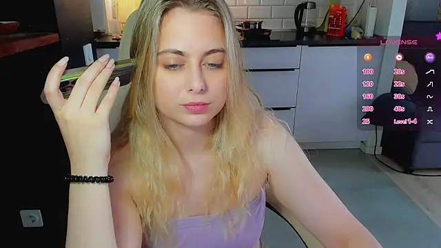 Snapshot of blonde_kellyy chatting on July 30, 2026, 3:49 am blonde kellyy online show from July 30, 2026, 3:49 am