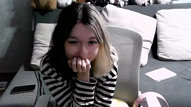 Snapshot of Lilfain_baby chatting on July 28, 2026, 3:21 pm Lilfain baby online show from July 28, 2026, 3:21 pm