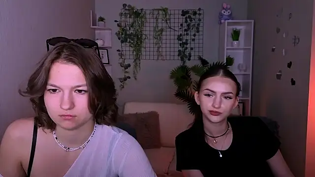 naomi perl online show from June 25, 2026, 10:31 am