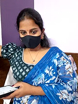 Clara-Lilly online show from June 26, 2026, 5:02 am