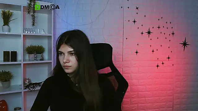 kiaraa belle online show from June 17, 2026, 1:10 pm