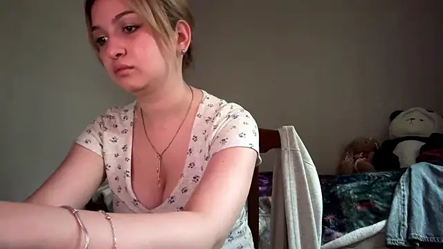 CloudyFoxy online show from July 3, 2026, 1:23 am